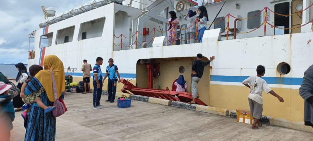 07 April 2024 Pengawasan Debarkasi dan Embarkasi KM. Sabuk Nusantara 110 di Pelabuhan Wilker Pulau Banyak
