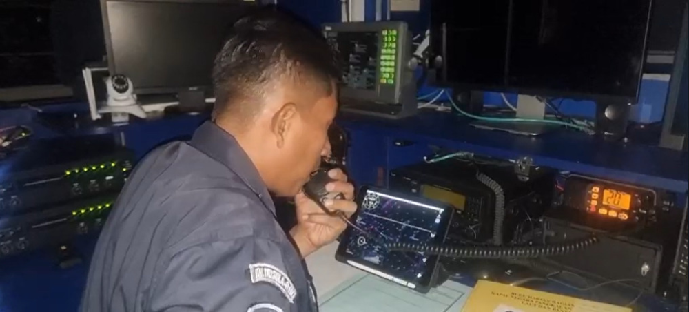 INDONESIA SEA AND COAST GUARD - Pangkalan Penjagaan Laut Dan Pantai Kelas I Tanjung Priok Melaksanakan Pengawasan dan Pengamanan Kapal Asing (Internasional) dan Nasional Jalur TSS (Traffic Separation Scheme) Arus Mudik lebran 2024 di Perairan Selat Sunda.