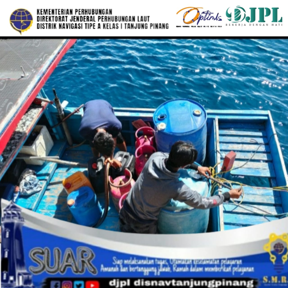 Aplosing di Menara Suar Tanjung Sekatung