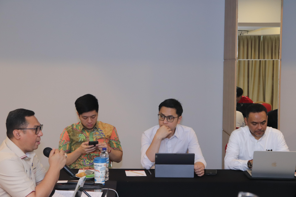 PEMERINTAH BERSAMA PIHAK TERKAIT BAHAS PENETAPAN STANDAR MINIMUM GAJI POKOK AWAK KAPAL YANG BEKERJA DI ATAS KAPAL BERBENDERA INDONESIA