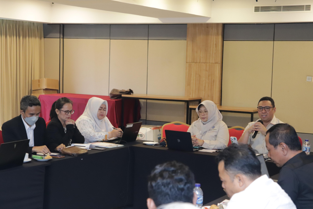 PEMERINTAH BERSAMA PIHAK TERKAIT BAHAS PENETAPAN STANDAR MINIMUM GAJI POKOK AWAK KAPAL YANG BEKERJA DI ATAS KAPAL BERBENDERA INDONESIA