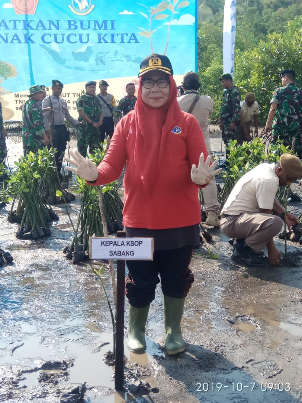 Penanaman Pohon Mangrove Secara Serentak di Seluruh Indonesia