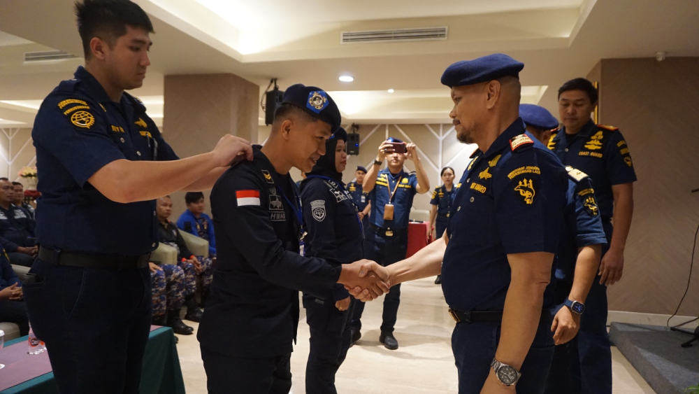 KPLP BEKALI AWAK KAPAL PATROLI NEGARA DENGAN KETERAMPILAN MENEMBAK