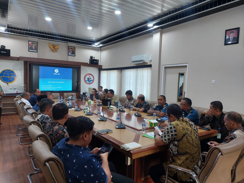 Rapat Koordinasi Bersama Team IALA dan Ditjen Hbla