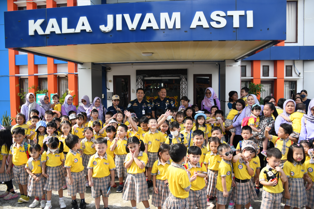 Kegiatan Study Tour Transportasi Bersama TK. BUDI BAKTI