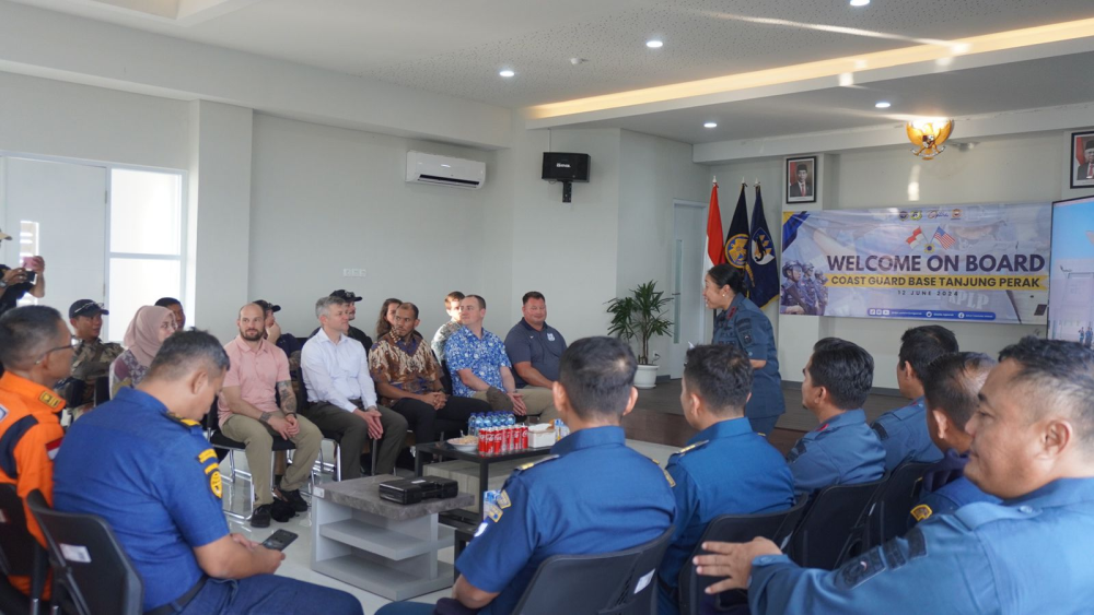 BAHAS POTENSI KERJA SAMA PENGEMBANGAN SDM, US EMBASSY DAN US COAST GUARD KUNJUNGI PPLP KELAS II TANJUNG PERAK