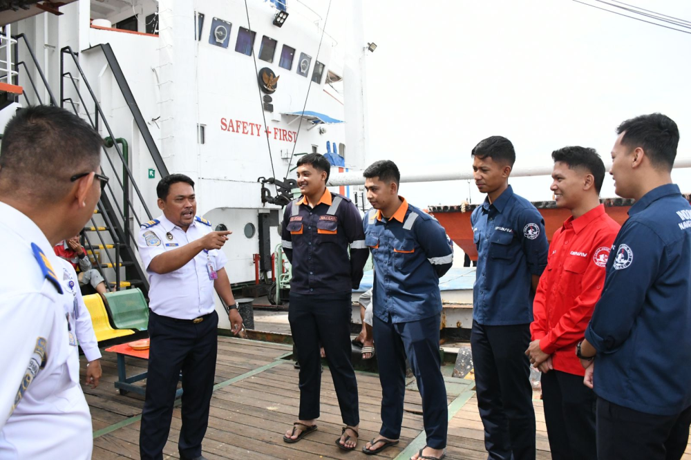 kegiatan aplousing dan perbaikan SBNP KN.Miang Besar