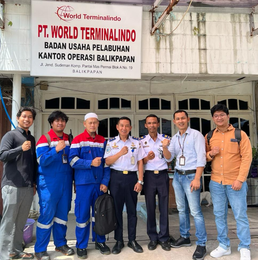 Koordinasi data pergerakan kapal ASSIST BUP Pemanduan PT World Terminalindo Balikpapan