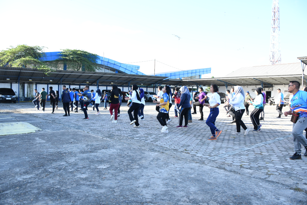 Kegiatan senam pagi Distrik Navigasi Tipe A Kelas I Samarinda