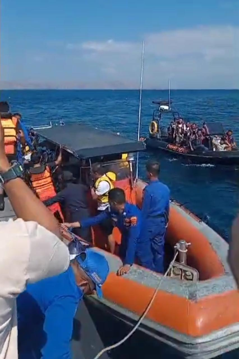 Kemenhub Berhasil Evakuasi Seluruh Penumpang KM. Budi Utama yang Tenggelam di Perairan Pulau Padar