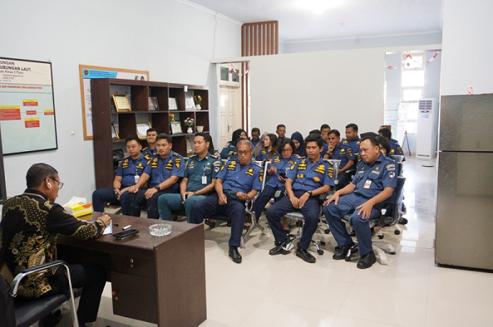 Semangat OPTIMIS : Rapat Rutin Staf Pegawai dan PPNPN Bahas Peningkatan Kinerja dan Kolaborasi
