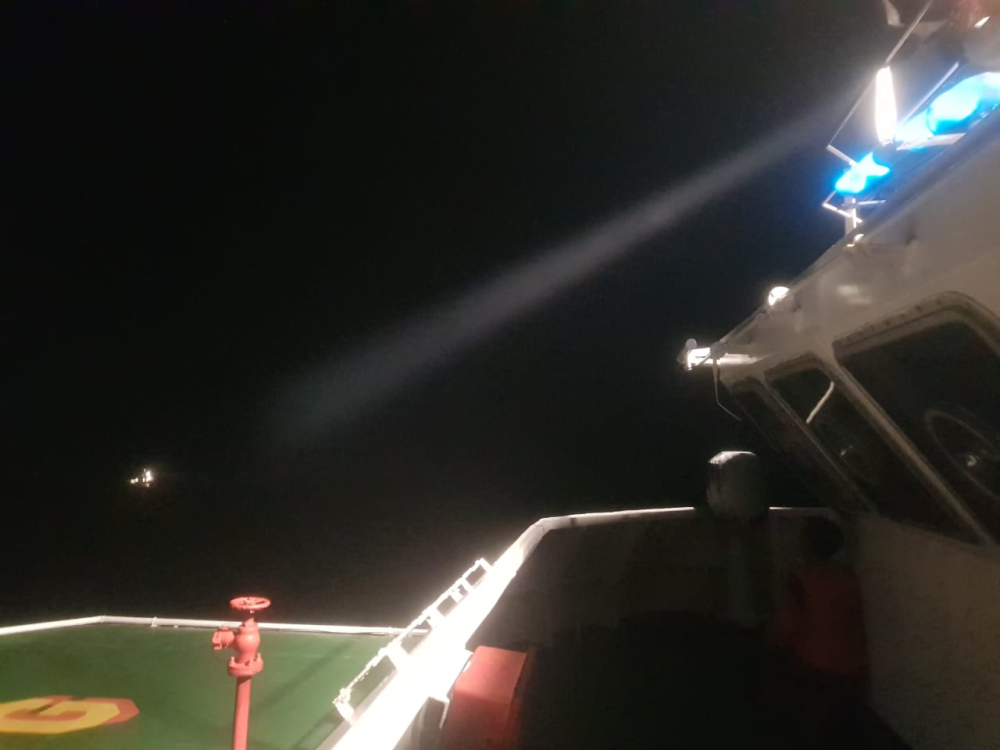 Aksi Cepat KPLP Kemenhub Evakuasi Kebakaran Kapal MV. Noah Satu di Perairan Tuban, Laut Jawa
