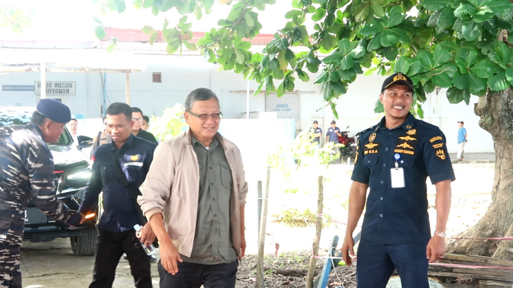 Kegiatan pengawasan kesyahbandaran di Posker Pelabuhan Speedboat Kupal Kantor UPP Kelas II Babang pada  kegiatan kunjungan kerja Mentri ESDM (Bpk. Arifin Tasrif) dan rombongan di Kabupaten Halmahera Selalatan.
