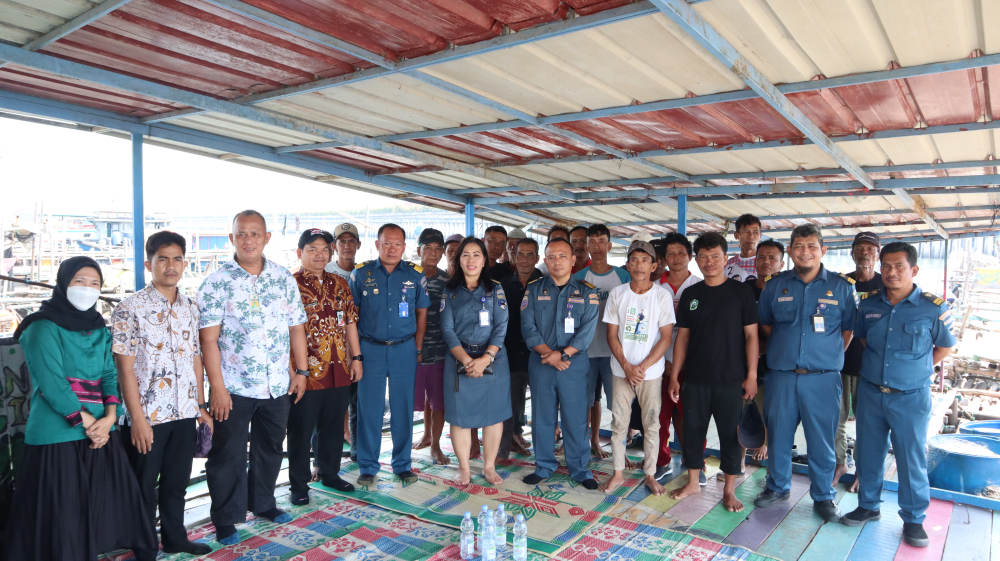 Pelaksanakan survei rencana lokasi penempatan life jacket station bagi para nelayan di wilayah Kalibaru