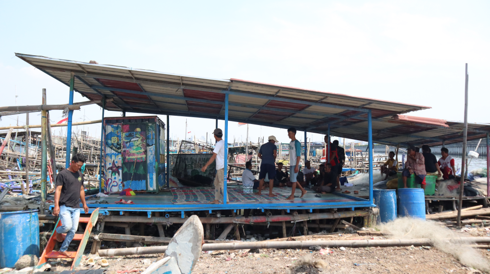 Pelaksanakan survei rencana lokasi penempatan life jacket station bagi para nelayan di wilayah Kalibaru