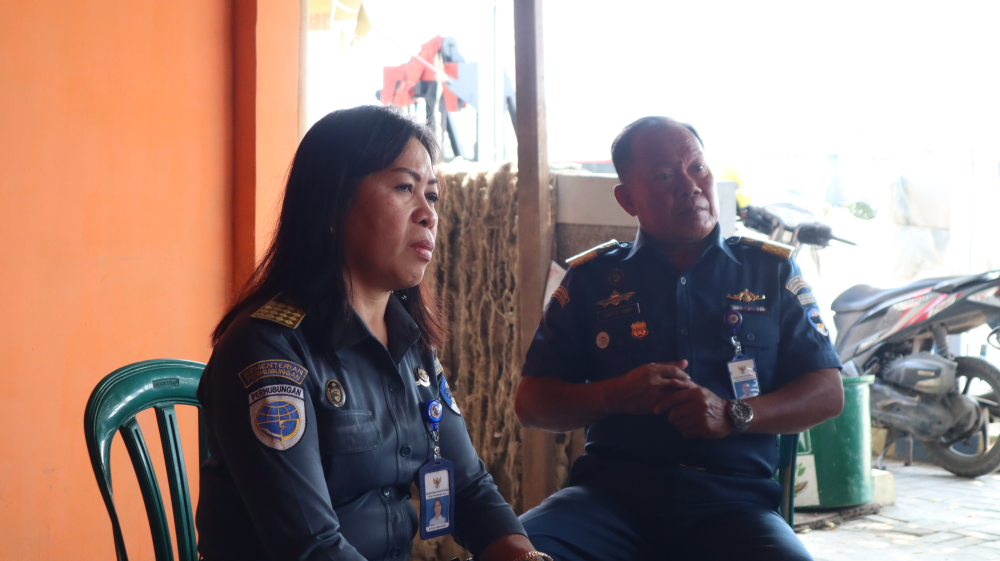 Pelaksanakan survei rencana lokasi penempatan life jacket station bagi para nelayan di wilayah Kalibaru