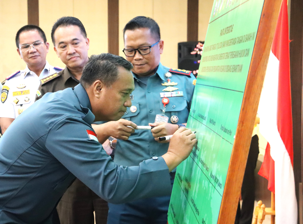 "RAPAT KOORDINASI SINERGITAS PENEGAKAN HUKUM DI BIDANG KEMARITIMAN DAN PENANDATANGANAN PAKTA INTEGRITAS"