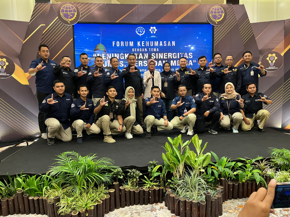 Kepala Kantor Bersama Staf KSOP Kelas IV Kalianget Hadiri Forum Kehumasan