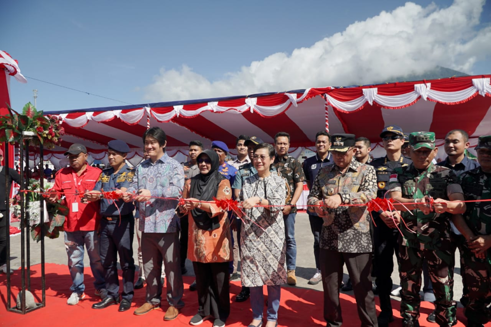 Seremonial pergantian bendera pendaftaran kapal KM.Semarak Malut 01 yang bertempat di dermaga Selatan Pelabuhan Ahmad Yani Ternate.