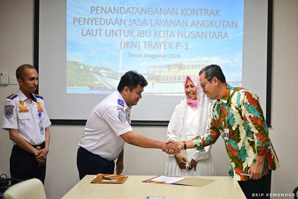 DUKUNG TRANSPORTASI DI IKN, KEMENHUB TANDATANGANI KONTRAK PENYEDIAAN KAPAL PHINISI