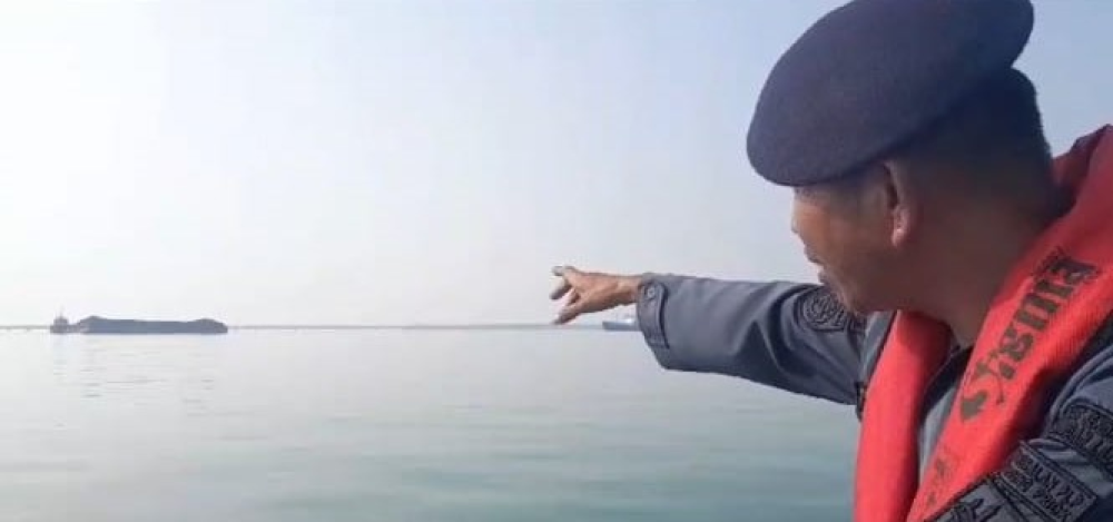 Pangkalan Penjagaan Laut dan Pantai Kelas I Tg.Priok (KPLP) Sea and Coast Guard) gelar Operasi Penyelamatan Cepat Selamatkan Kapal Tongkang Yang Bocor di Perairan Banten