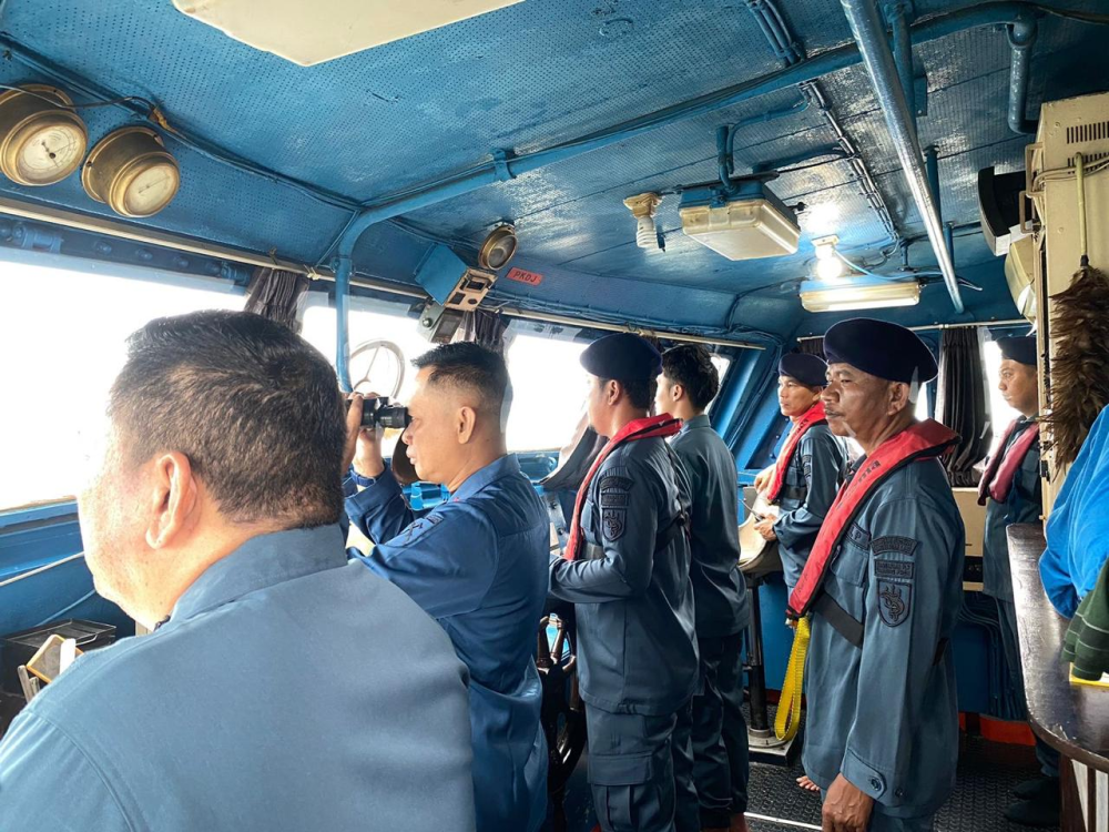 Pangkalan Penjagaan Laut dan Pantai Kelas I Tg.Priok (KPLP) Sea and Coast Guard) gelar Operasi Penyelamatan Cepat Selamatkan Kapal Tongkang Yang Bocor di Perairan Banten