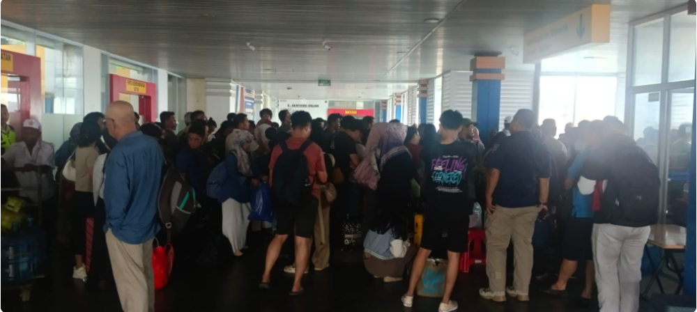 Penumpukan Penumpang Terjadi di Pelabuhan SBP Tanjungpinang