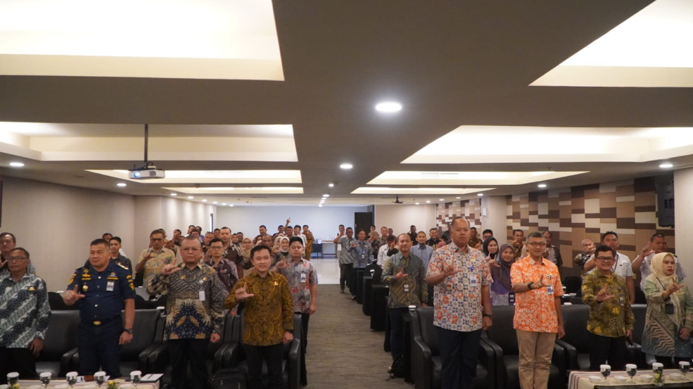 KEMENHUB SOSIALISASIKAN KEWAJIBAN PENGGUNAAN AIS DI PERAIRAN DAN PEMBERLAKUAN PENETAPAN PNBP JASA KENAVIGASIAN DI WILAYAH KERJA DISNAV TELUK BAYUR