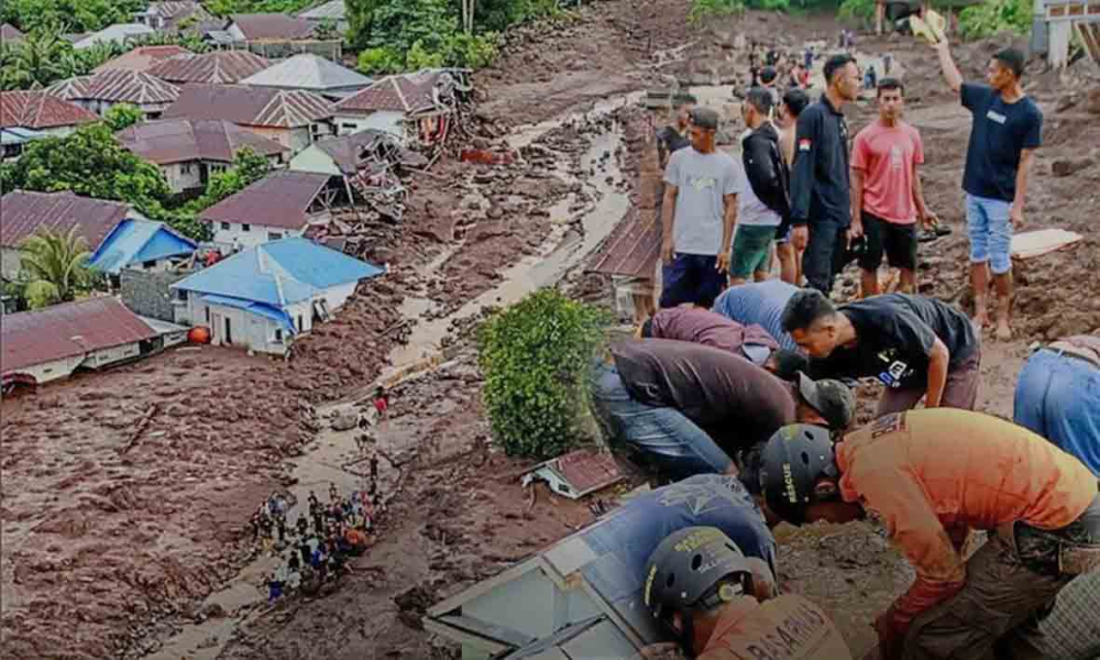Penyerahan Bantuan, Korban Banjir Bandang yang bertempat di Kelurahan Rua Kota Ternate