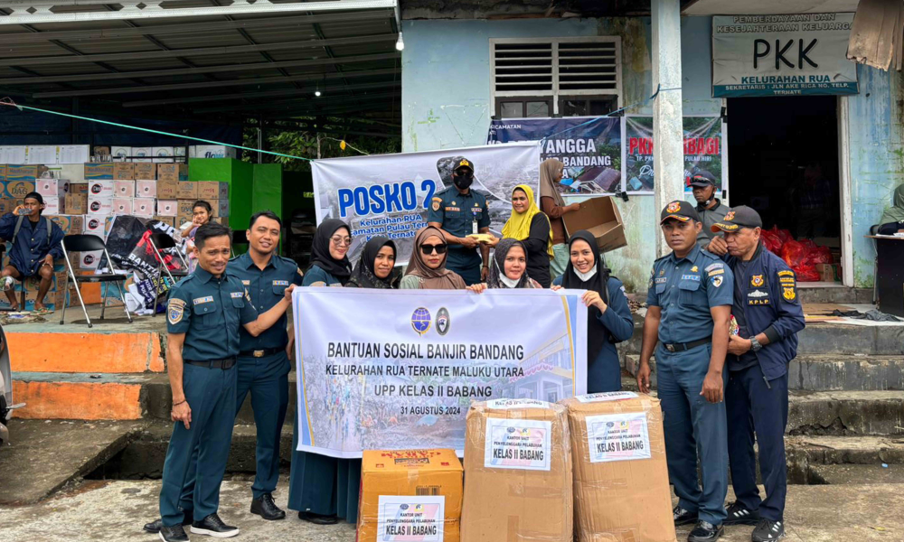 Penyerahan Bantuan, Korban Banjir Bandang yang bertempat di Kelurahan Rua Kota Ternate