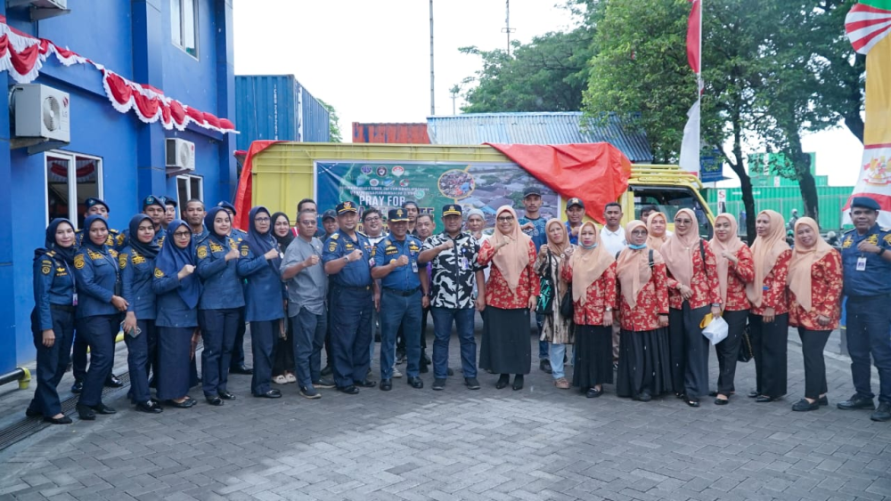 PELEPASAN BANTUAN KEMANUSIAAN KORBAN BANJIR BANDANG KEL.RUA KOTA TERNATE