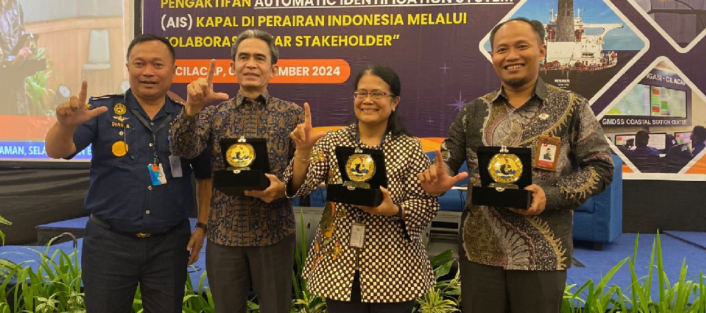 Kolaborasi Menuju Keselamatan Laut: Penguatan Pengawasan AIS di Perairan Indonesia