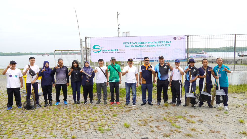 BERSIH PANTAI BELAWAN DALAM RANGKA HARHUBNAS 2024
