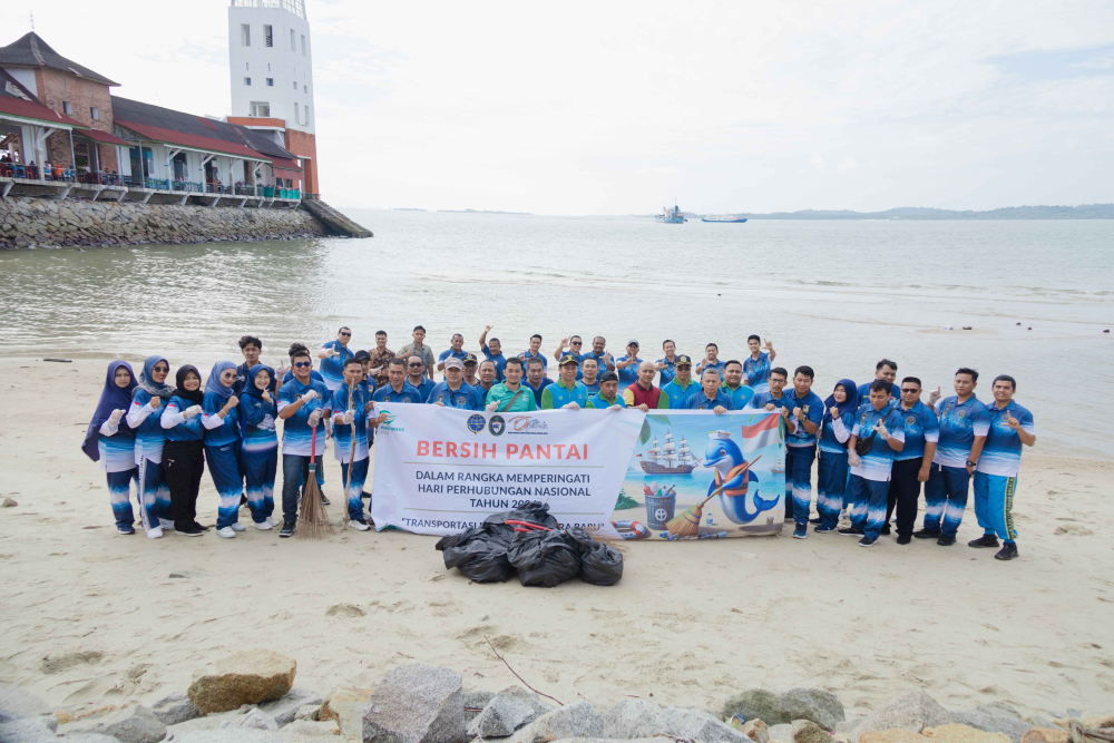 KEGIATAN BAKTI SOSIAL BERSIH PANTAI DALAM RANGKA HARHUBNAS TAHUN 2024
