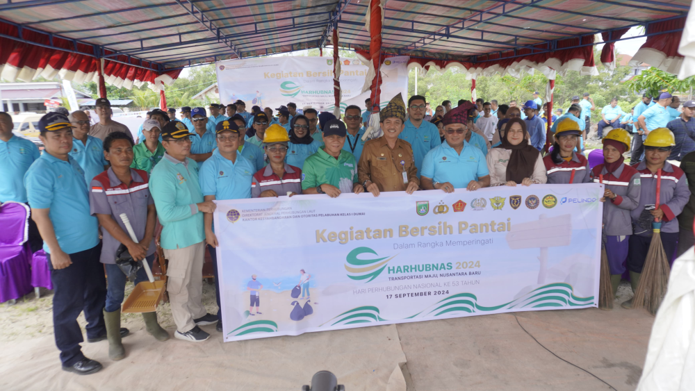 MERIAHKAN HARHUBNAS DENGAN AKSI BERSIH PANTAI