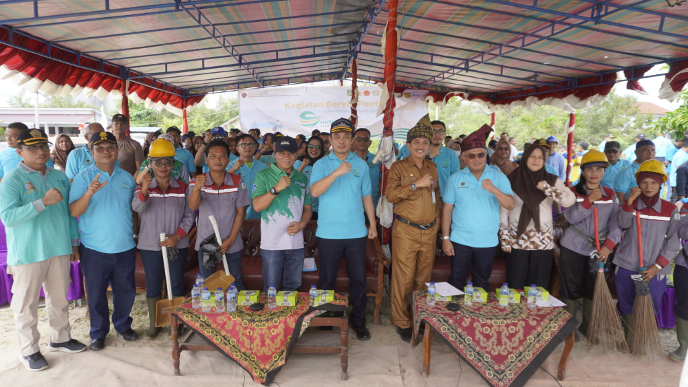 MERIAHKAN HARHUBNAS DENGAN AKSI BERSIH PANTAI