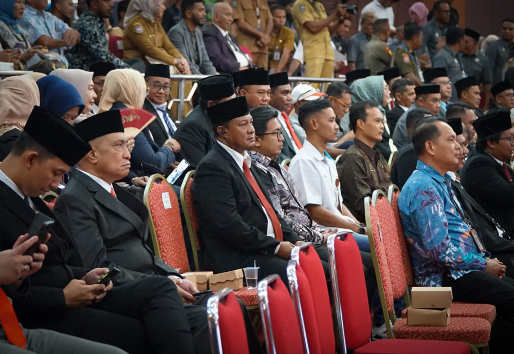 Rapat Paripurna Pengucapan Sumpah/Janji Anggota DPRD Provinsi Maluku Utara yang bertempat di Gedung DPRD Provinsi Maluku Utara.