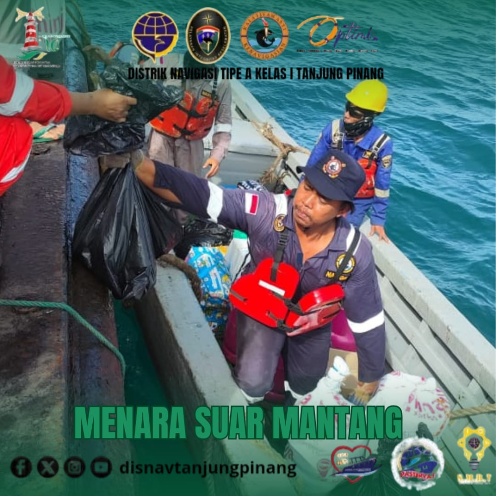 Kegiatan Aplousing Tim Armada KN.Jadayat di Menara Suar Mantang