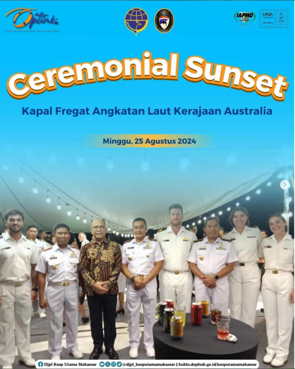 HMAS Perth, Kapal fregat Angkatan Laut Kerajaan Australia, yang sandar di Pelabuhan Hatta Makassar. Menggelar Ceremonial Sunset sebagai bagian dari kunjungan persahabatan kapal fregat tersebut ke Makassar.