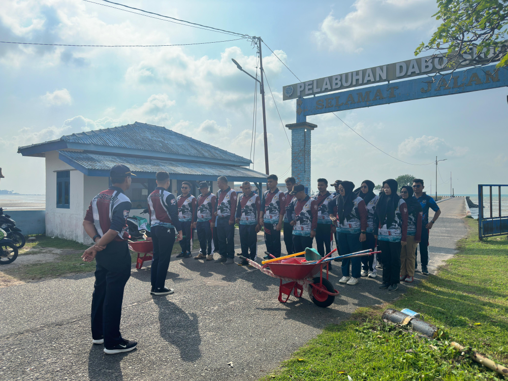 KANTOR UPP KELAS III DABO SINGKEP GELAR AKSI SOSIAL BERSIH-BERSIH PANTAI