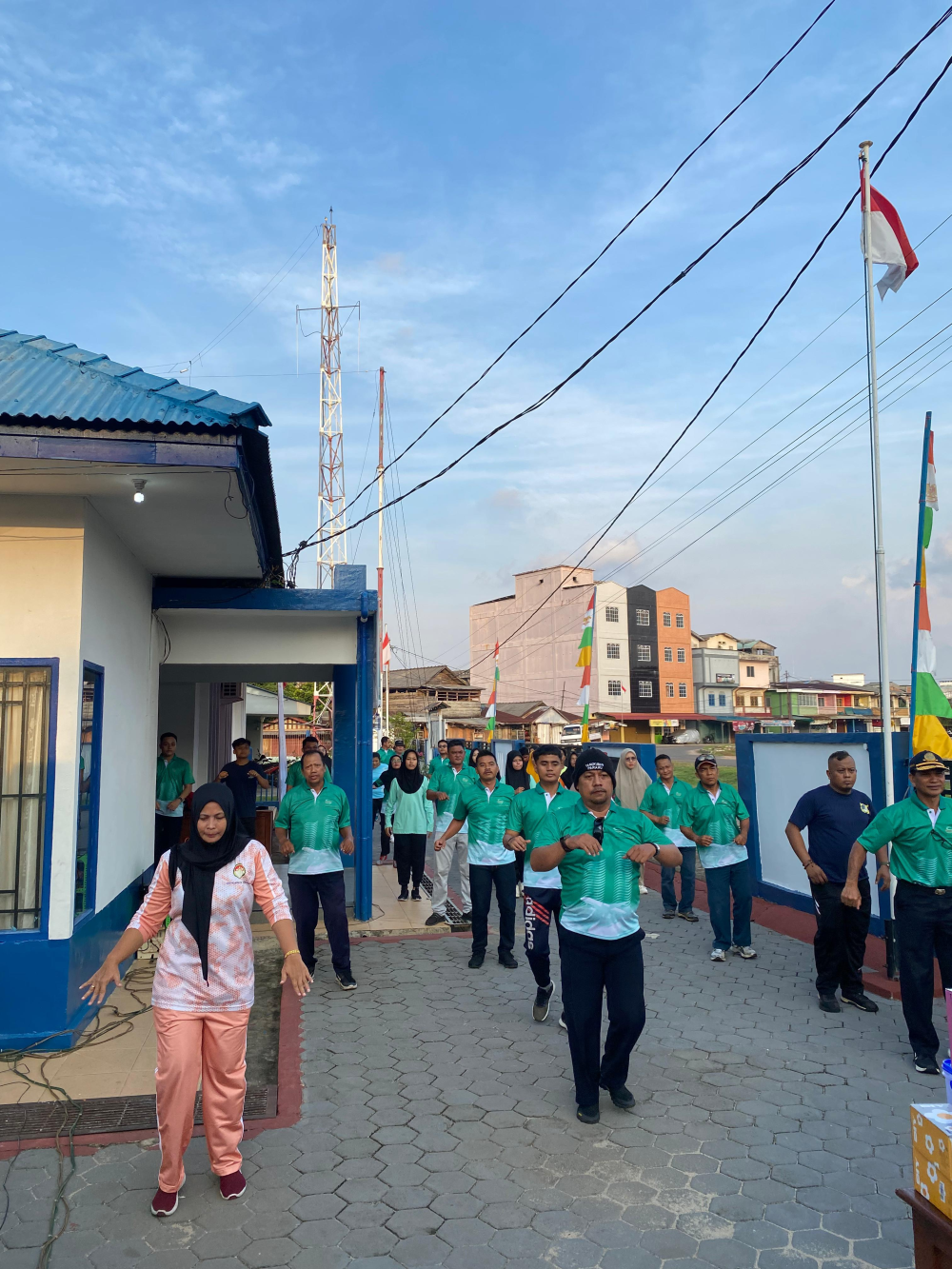 PERINGATAN HARHUBNAS KE-53 KANTOR UPP KELAS III DABO SINGKEP GELAR JALAN SANTAI BERSAMA MASYARAKAT