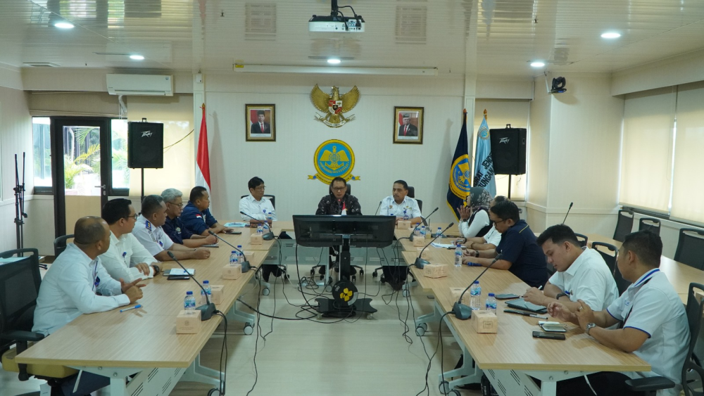 TINGKATKAN KOMPETENSI SDM BIDANG KEPELABUHANAN DAN PEMANDUAN KAPAL, DITJEN HUBLA SERAH TERIMA SERTIFIKAT PENGESAHAN COA