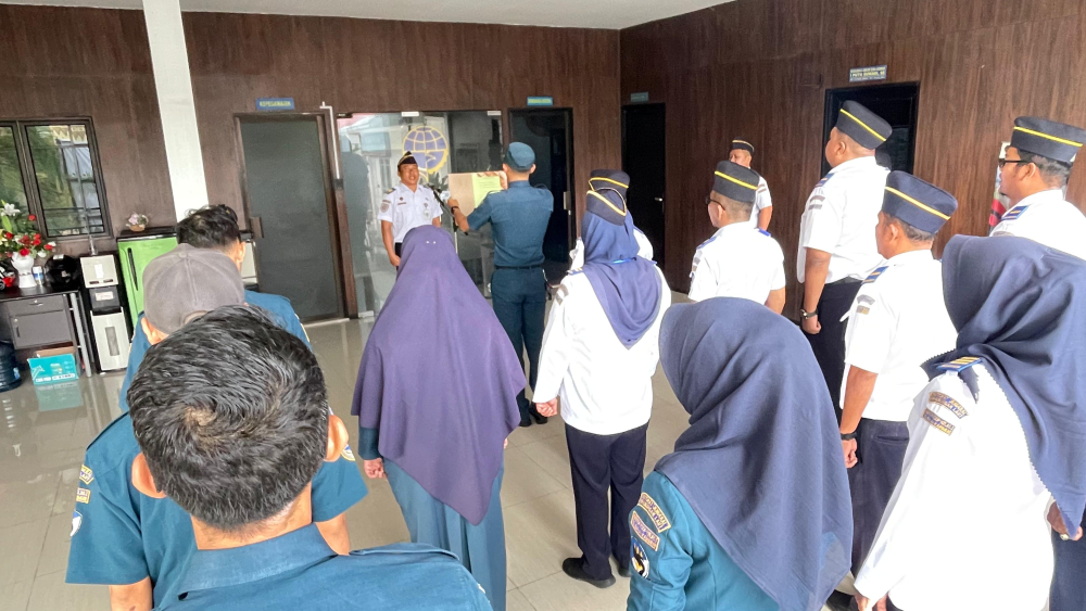 KANTOR KSOP KELAS I TANJUNG BALAI KARIMUN KEMBALI MENGGELAR APEL PAGI RUTIN TANGGAL 07 OKTOBER 2024