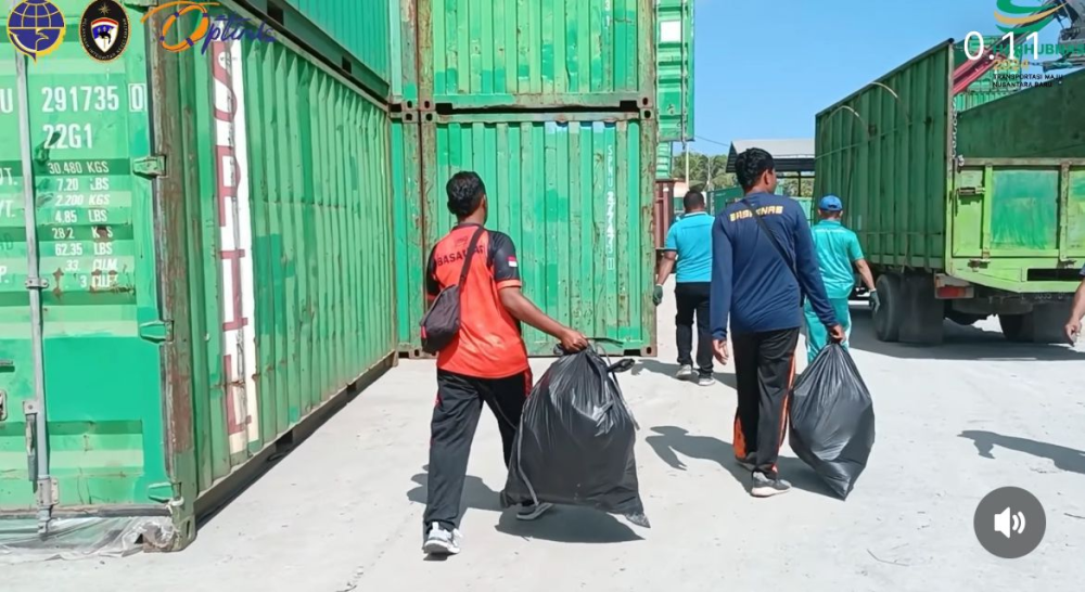 BERSIH PANTAI DALAM RANGKA HARHUBNAS 2024