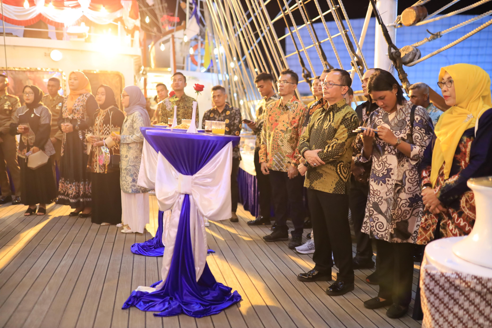 Malam Akrab Taruna Akademi AL di KRI Bima Suci
