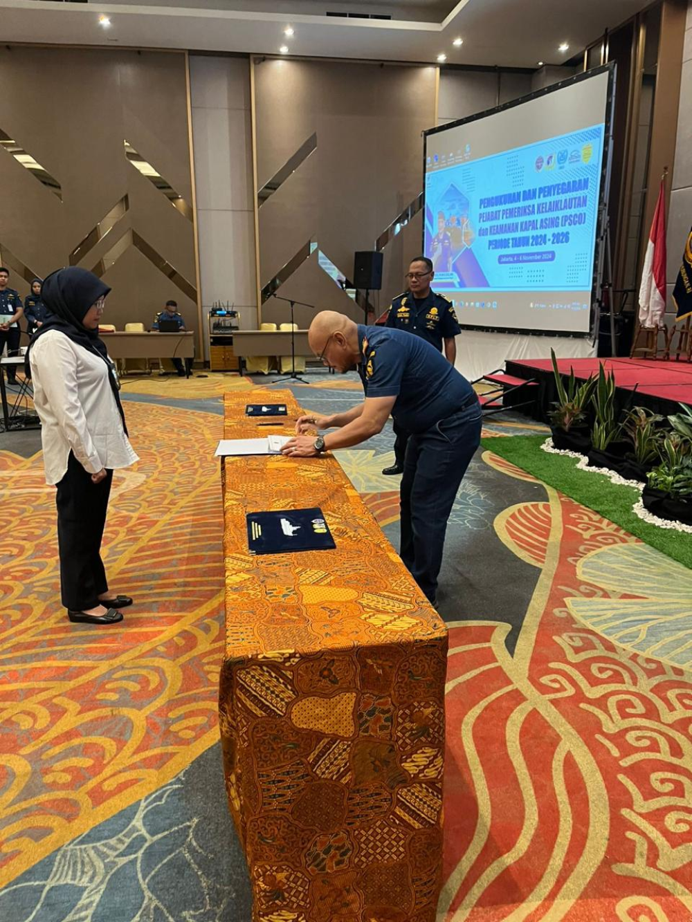 *TINGKATKAN KESELAMATAN DAN KEAMANAN KAPAL KEMENHUB MELAKSANAKAN PENGUKUHAN DAN REVALIDASI PEJABAT PEMERIKSA KELAIKLAUTAN DAN KEAMANAN KAPAL ASING (PSCO)*