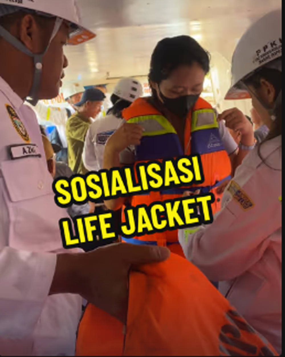 KANTOR KSOP KELAS I DUMAI SOSIALISASIKAN CARA MENGGUNAKAN LIFE JACKET KEPADA KAPAL PENUMPANG