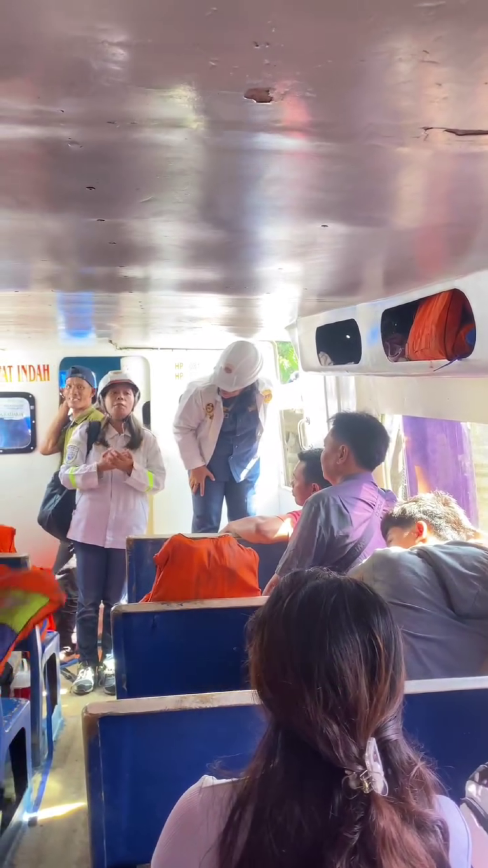 KANTOR KSOP KELAS I DUMAI SOSIALISASIKAN CARA MENGGUNAKAN LIFE JACKET KEPADA KAPAL PENUMPANG