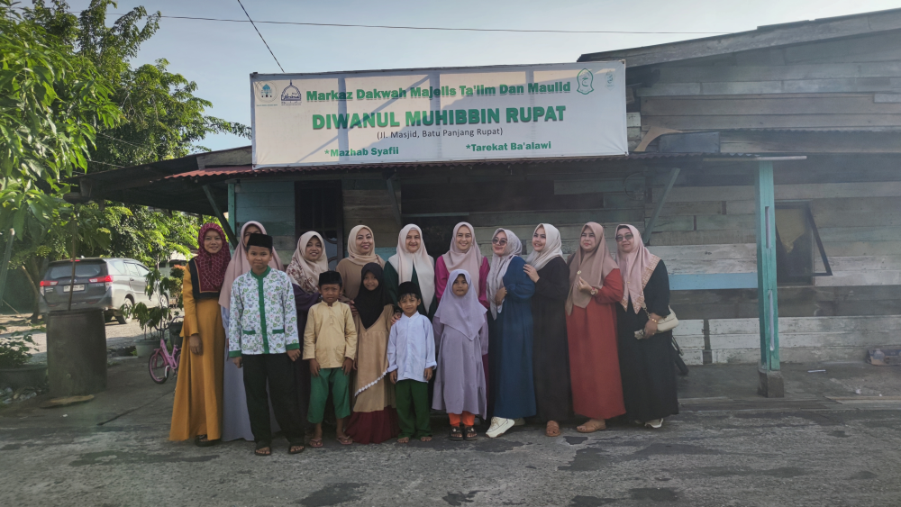 DWP KSOP KELAS I DUMAI BERIKAN BANTUAN AL-QUR'AN DAN IQRO' PADA PONDOK PENGAJIAN ANAK-ANAK DI RUPAT