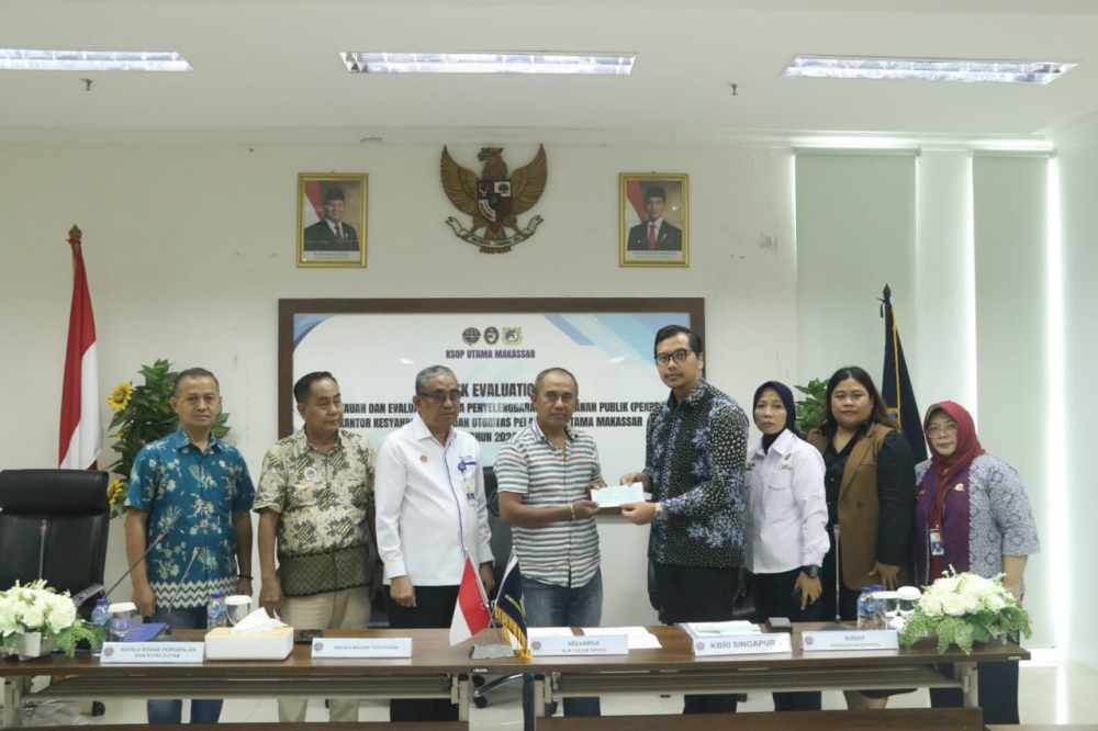 KEMENHUB FASILITASI PENYERAHAN ASURANSI UNTUK KELUARGA PELAUT WNI YANG MENINGGAL SAAT BEKERJA DI SINGAPURA